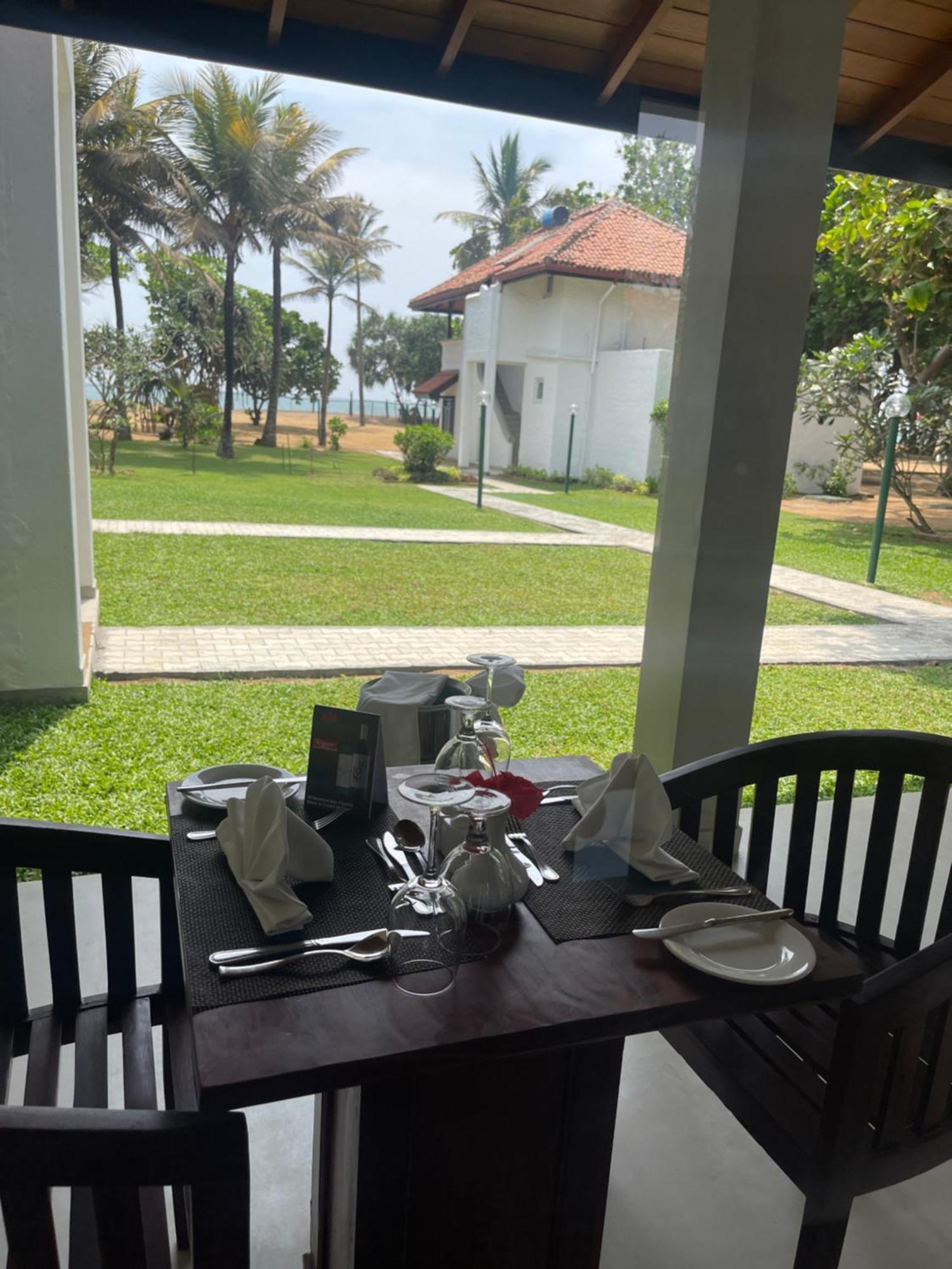 Hibiscus Beach Hotel & Villas Kalutara Exteriör bild