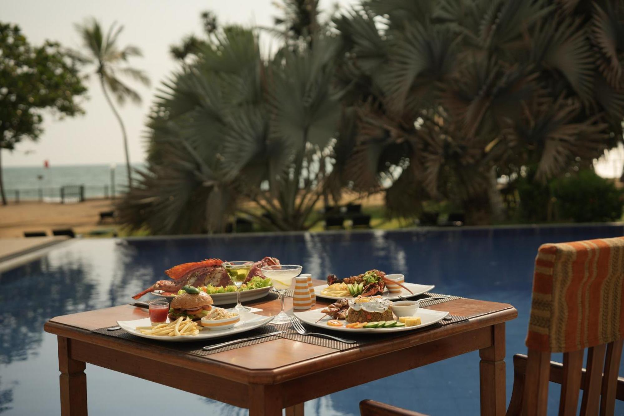 Hibiscus Beach Hotel & Villas Kalutara Exteriör bild