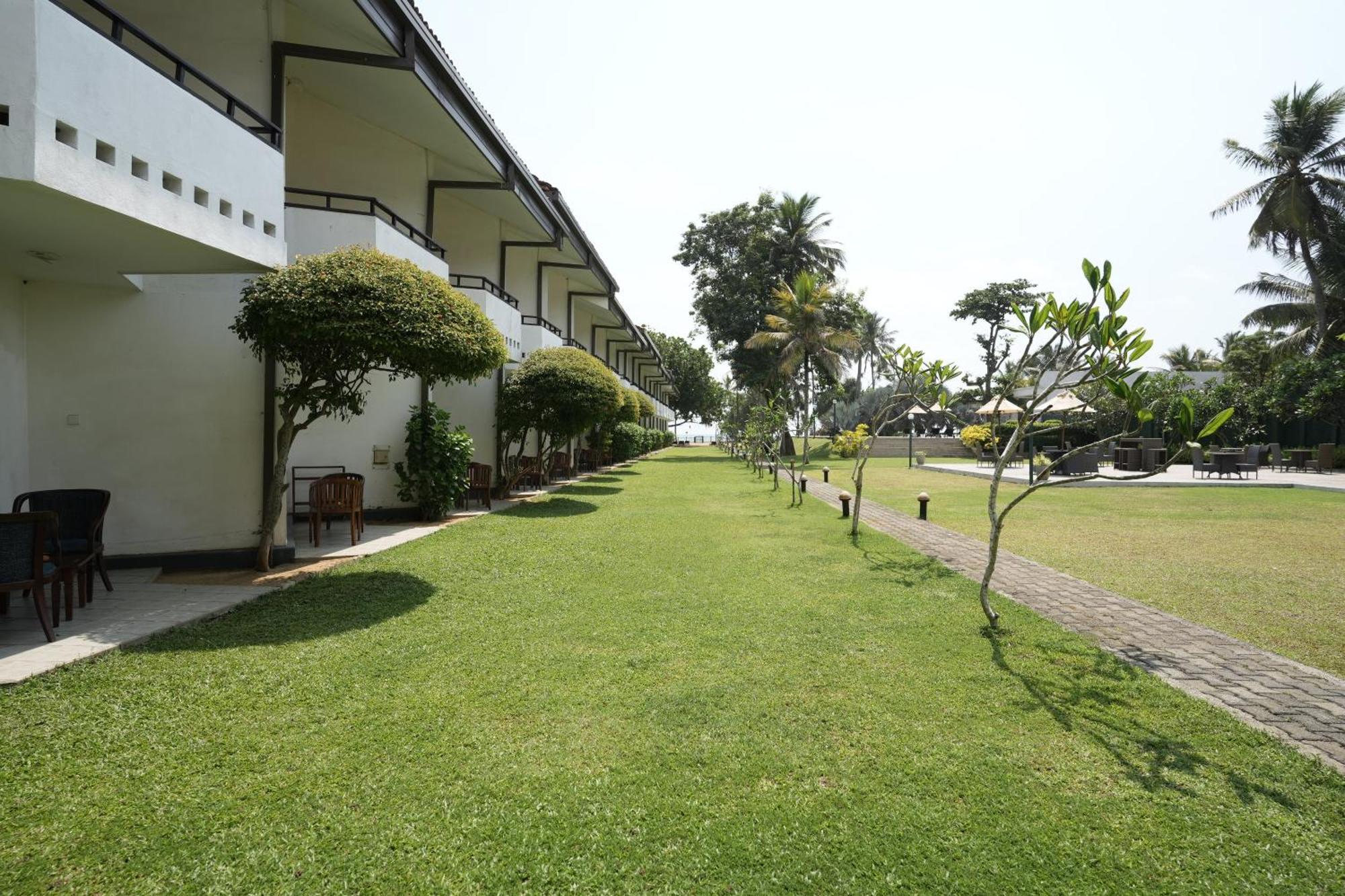 Hibiscus Beach Hotel & Villas Kalutara Exteriör bild