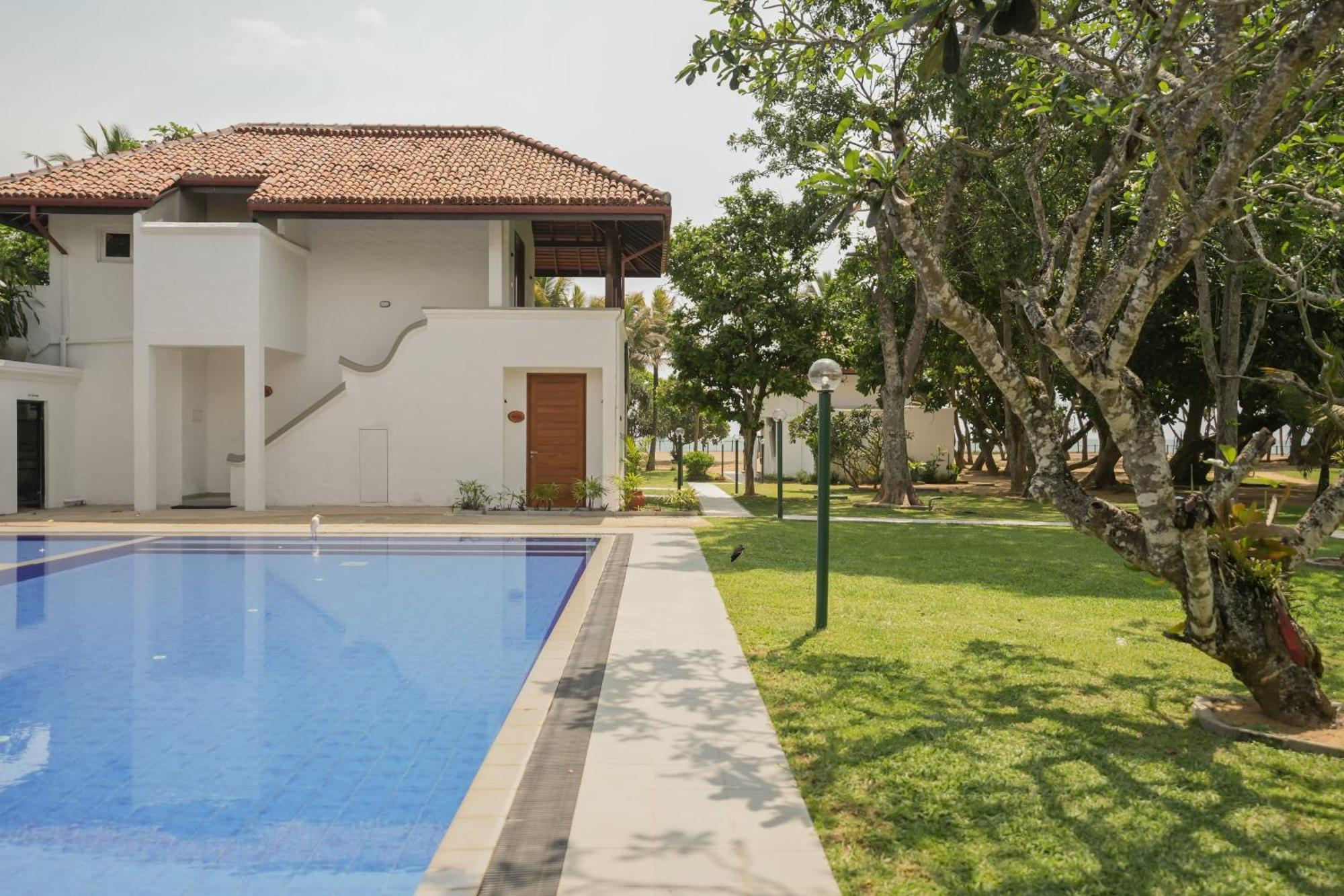 Hibiscus Beach Hotel & Villas Kalutara Exteriör bild