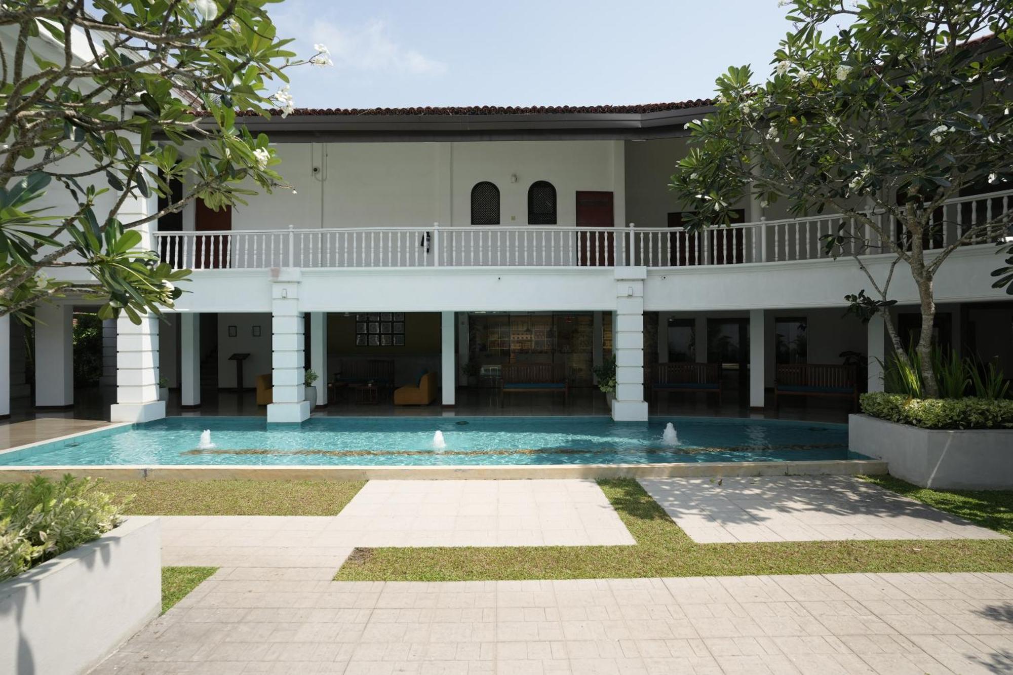 Hibiscus Beach Hotel & Villas Kalutara Exteriör bild